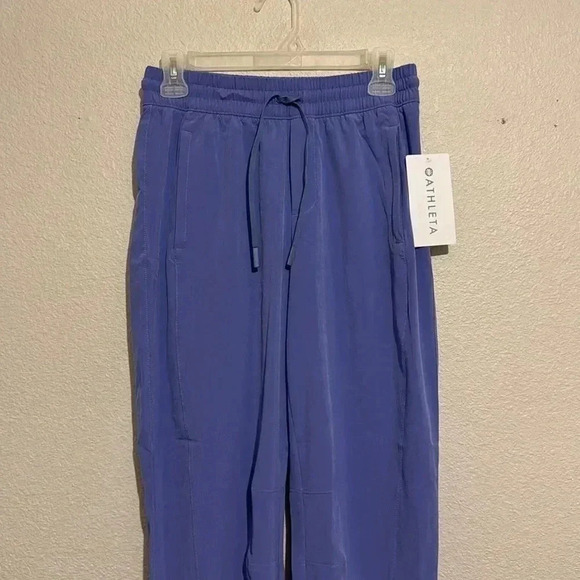 Athleta Arrival Cropped Petite Lightweight Pant - Picture 3 of 6